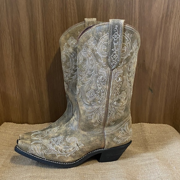 Elegant Embroidered Tan Heeled Boots EUC - Picture 1 of 5